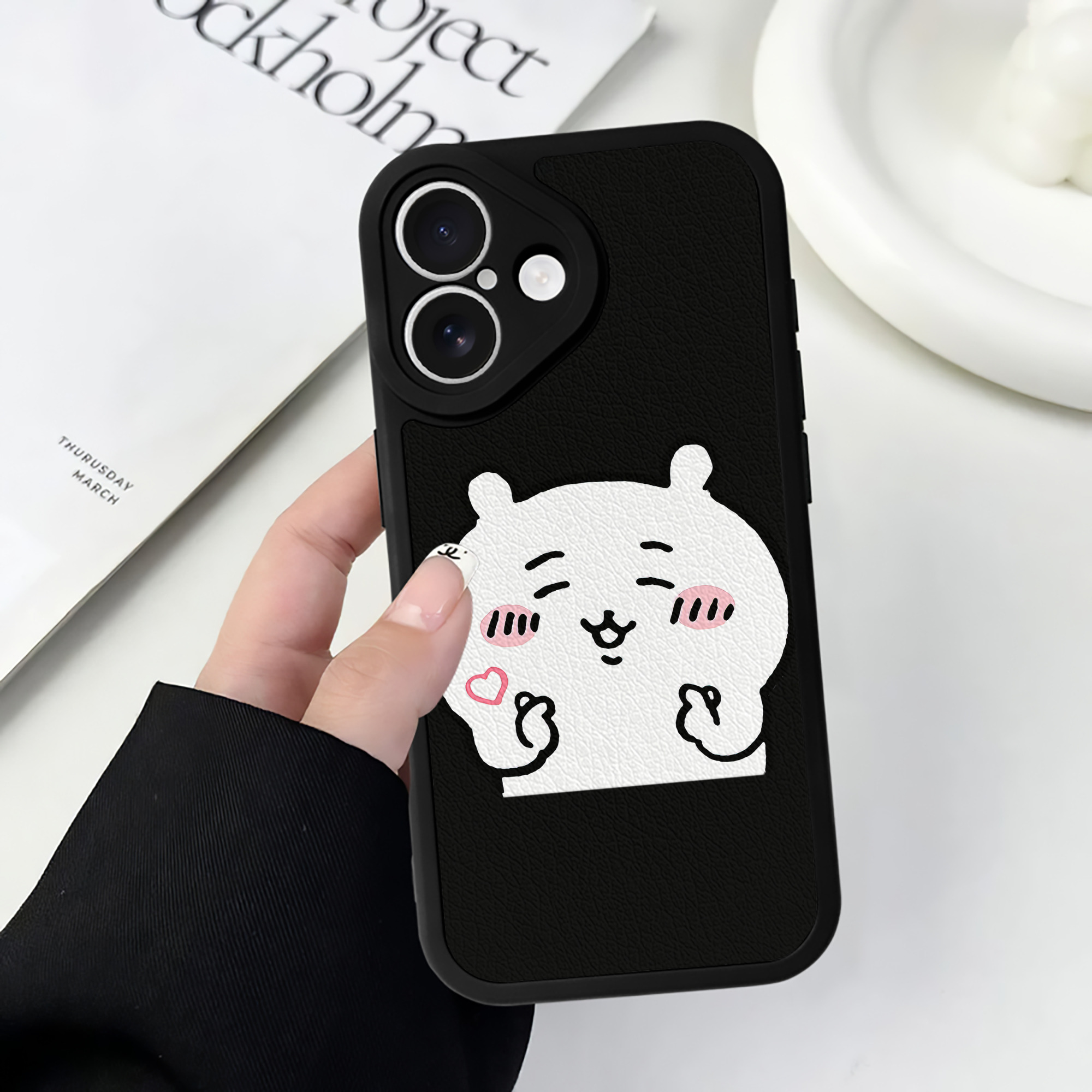 （画像用） ちいかわ ちいかわ Chii-kawa chiikawa 【iPhone 16シリーズ対応】シリコンスマホケース（レザー調） 材質：シリコン